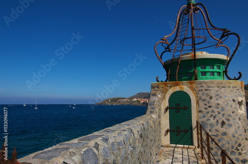 Phare ancien de sortie de port de Collioure.