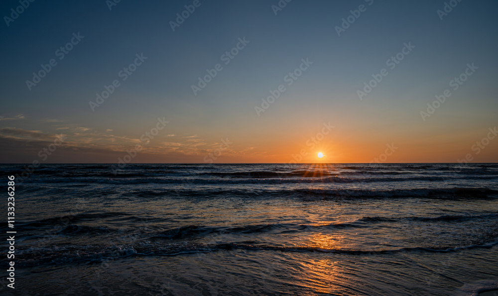 Obraz premium Tyrrhenian Sea. Autumnal sunset