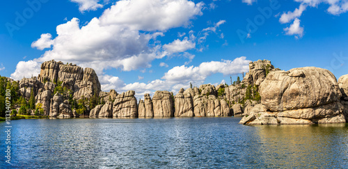 Obraz na płótnie Rock formations along Sylvan Lake in the Black Hills mountains within Custer State Park, South Dakota. w salonie