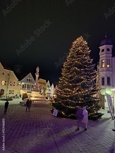 Weihnachtsbaum am Hauptplatz von Frohnleiten, Steiermark! photo