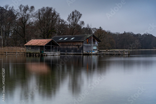 Bootshäuser am Starnberger See in Percha