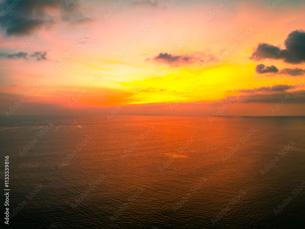 Obraz premium Beautiful Light Sunset or sunrise over sea,Colorful dramatic majestic scenery sunset Sky, Amazing clouds and small waves in the ocean, Wonderful light cloud background