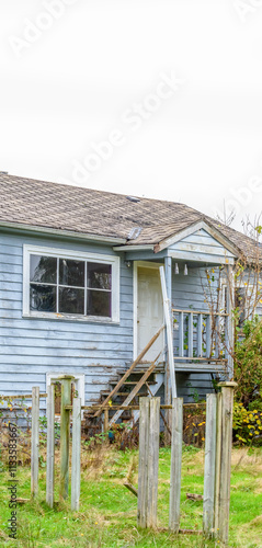 Fotografia House in disrepair in Summer in Vancouver, Canada, North America