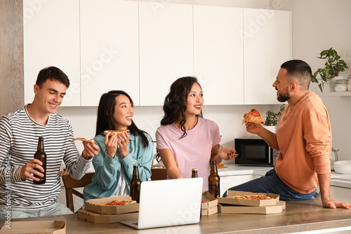 Group of friends eating pep...