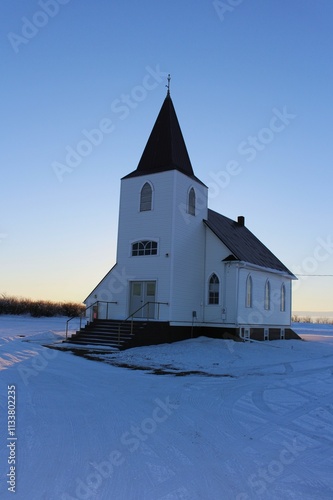 Fotografie little white church on frozen prairie