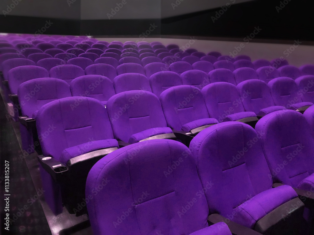 Obraz premium 開演前・紫色の席 