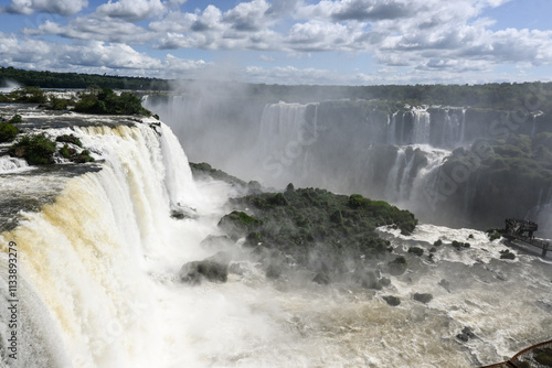 Cataratas de Iguazú y Vista de la Triple Frontera: Maravilla Natural entre Paraguay, Brasil y Argentina photo