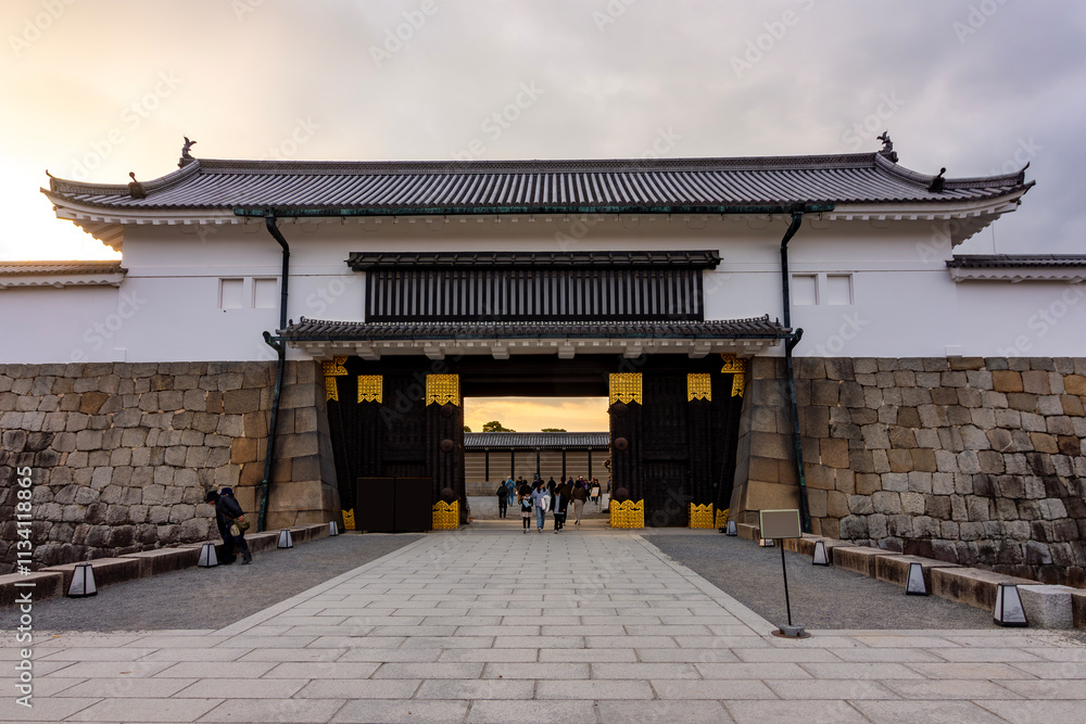 Fototapeta Higashi-Ote-mon gate to Nijo Castle in Kyoto, Japan