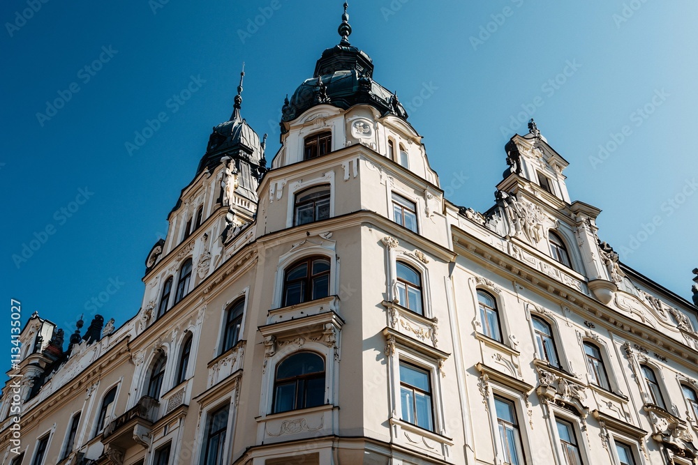 Obraz premium Majestic Slovak castles stand proudly under a clear blue sky, highlighting their intricate architecture and rich historical significance, embodying the essence of Slovak heritage.
