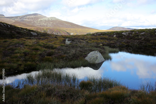 Fototapeta Trail between Broad Cairn summit, Loch Muick and Spittal of Glenmuick in the bac