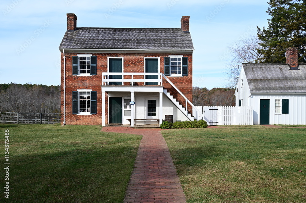 Fototapeta premium Vintage Building at Appomattox Court House at Appomattox, Virginia, USA.