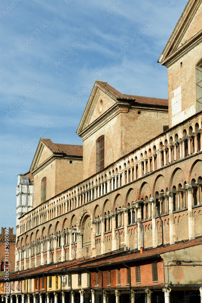 Fototapeta premium Church side Ferrara dome