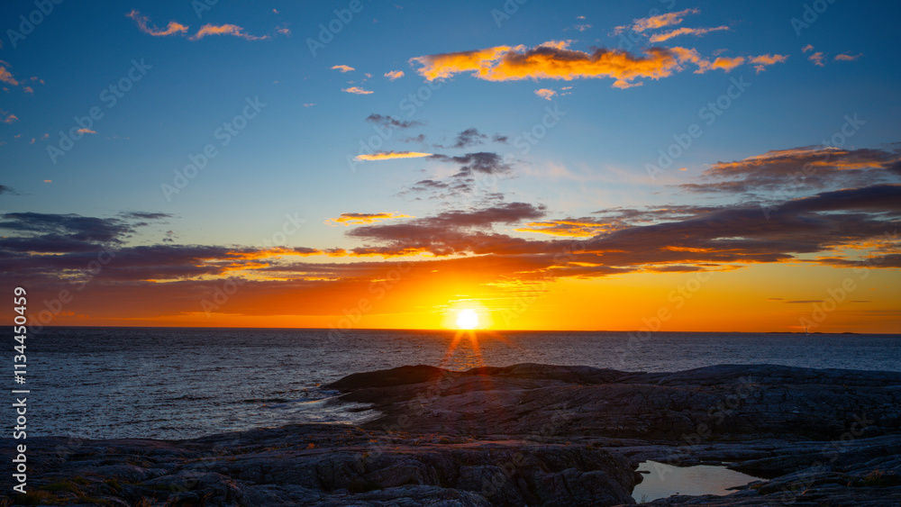 Obraz premium Atlantikstraße in Norwegen im Sonnenuntergang