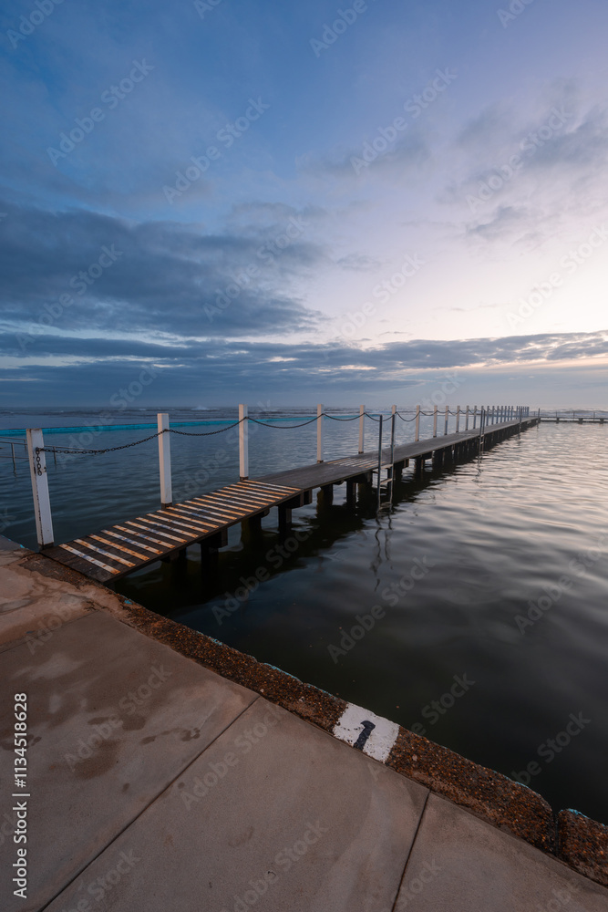 Fototapeta premium Morning view of North Narrabeen rockpool, Sydney, Australia.