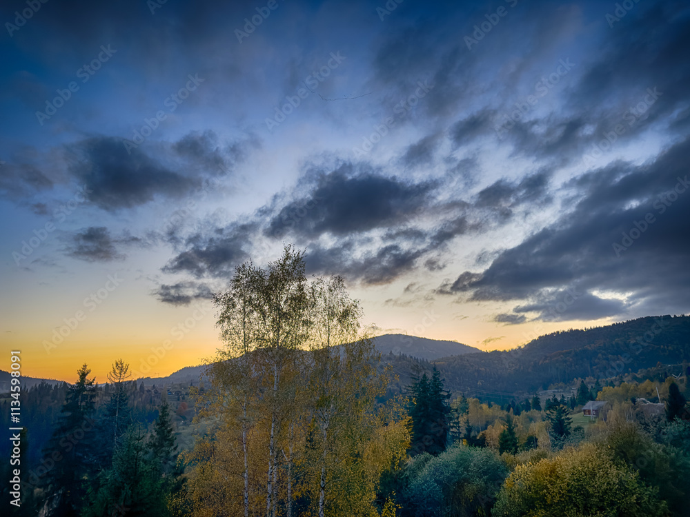 Obraz premium The landscape of Carpathian Mountains in the sunny weather. Perfect weather condition in the autumn season
