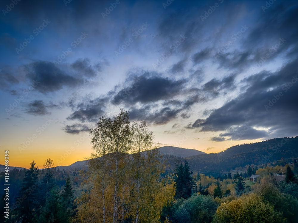 Obraz premium The landscape of Carpathian Mountains in the sunny weather. Perfect weather condition in the autumn season