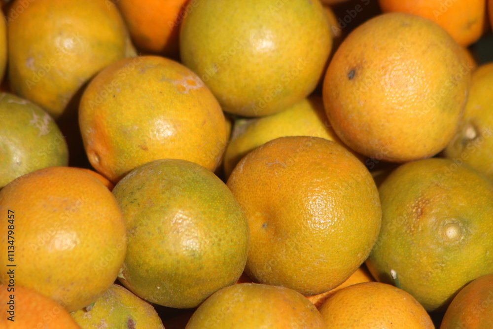 Green and Yellow Oranges, Small Oranges Close Up Green and Yellow Oranges, Small Oranges Close Up