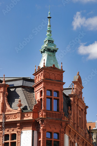 Leipzig, historisches Gebäude mit Prunk-Erker und Spitzturm