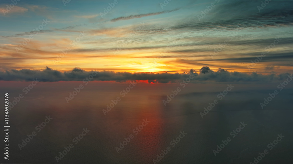 Fototapeta premium Sea surface and beautiful sunset
