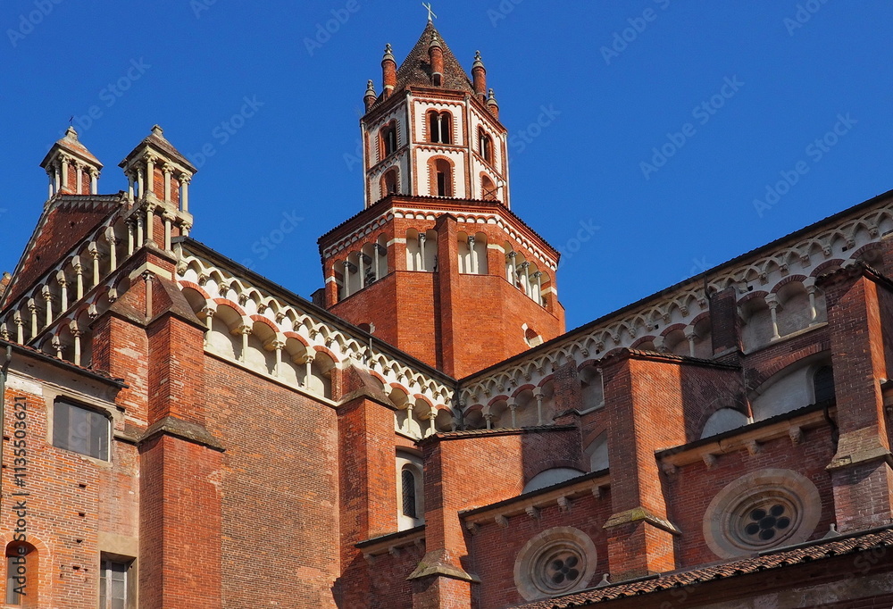 Fototapeta premium Cloister interior of Sant'Andrea church, in gothic architecture built beetween 1219-1227.