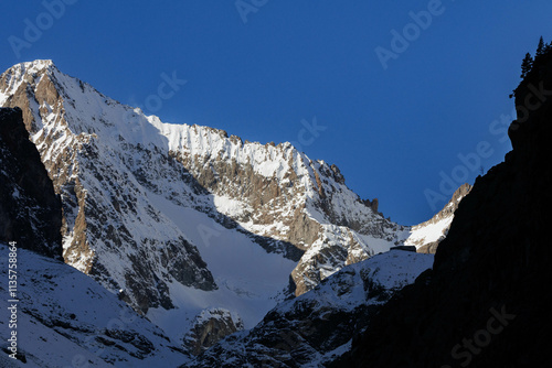 Glacier et refuge de montagne