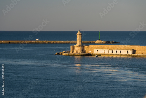 Leuchtturm im Hafen von Livorno, Toskana, Italien photo