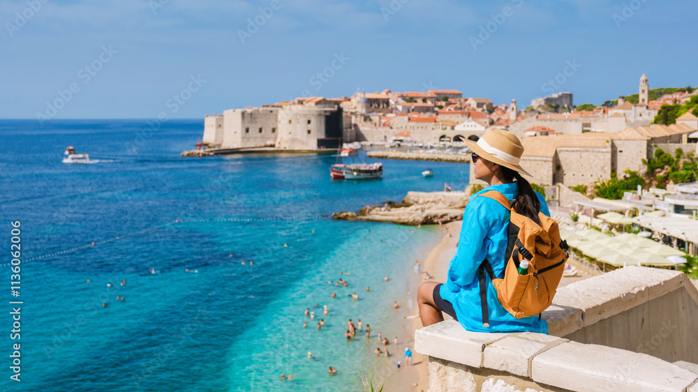 Obraz premium Exploring the stunning coastline of Dubrovnik, Croatia on a sunny summer day by the sea