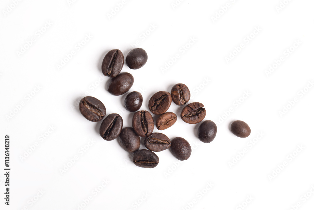 Naklejka premium Many roasted coffee beans isolated on white, top view
