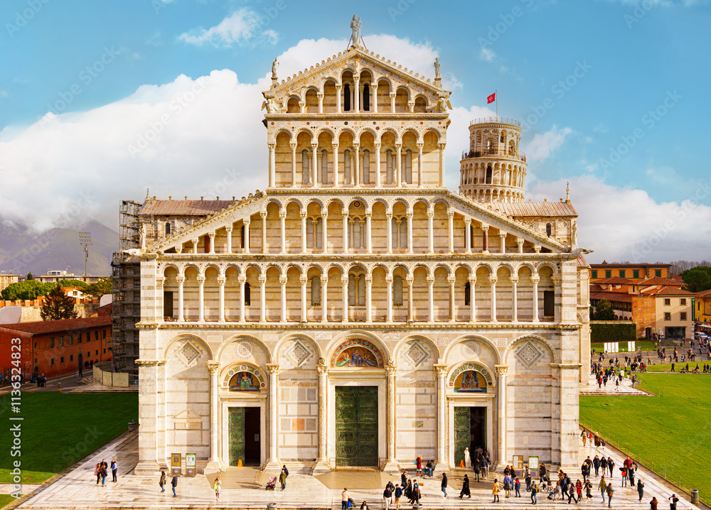 Obraz premium Main facade of the cathedral of Pisa