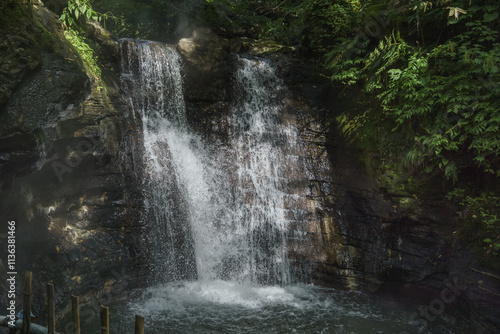 鬼首かんけつ泉の湯滝 Onikobe kanketusen Waterfall