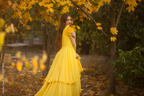 Obraz na płótnie Young princess walking in a beautiful yellow dress. w salonie