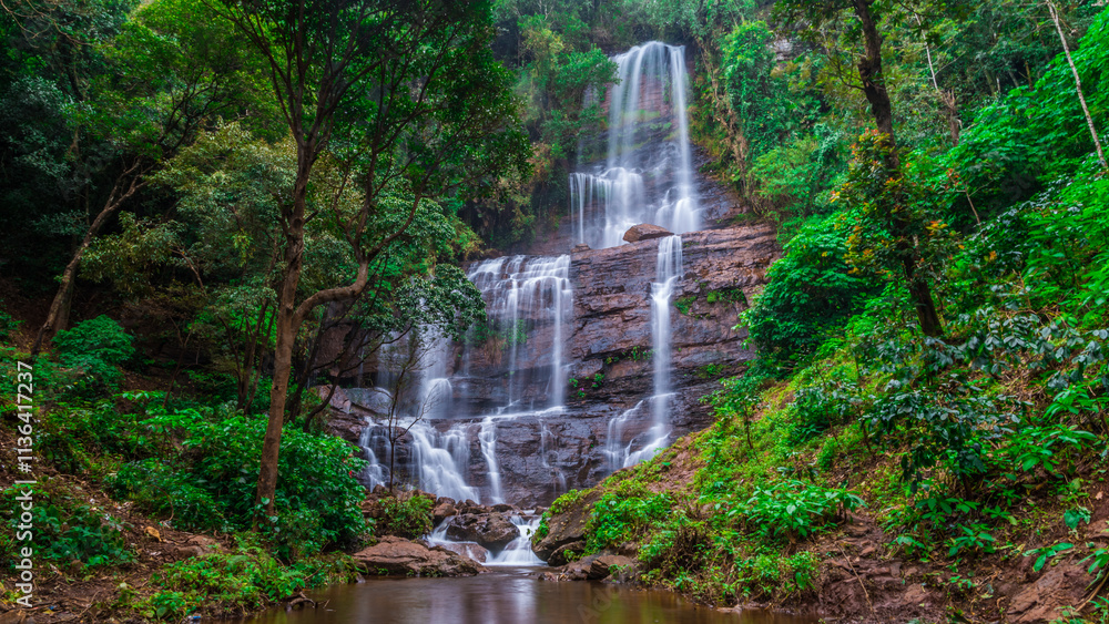 Obraz premium Jhari Waterfall in Chikmagalur, Karnataka