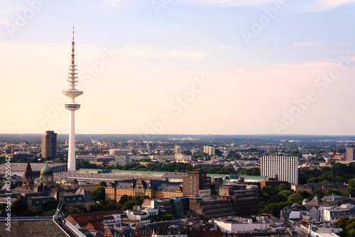 Hambuger Fernsehturm mit Stadtpanorama