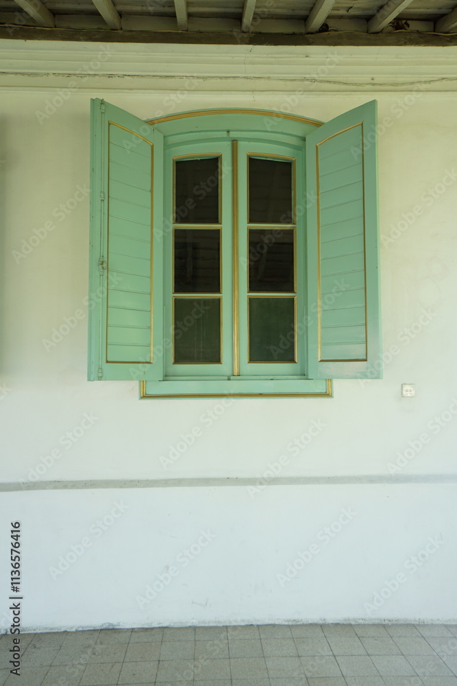 a green window with the number 4 on it