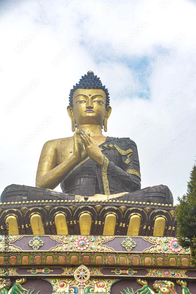 Fototapeta premium golden buddha statue