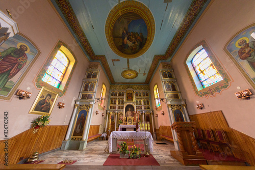Foto Prezbiterium i ołtarz główny kościoła we Florynce.