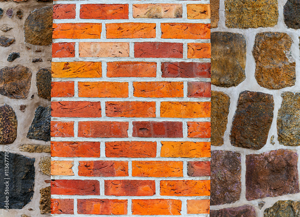 Detailfoto, Fassade aus Backstein und Felsgestein, Berlin, Deutschland