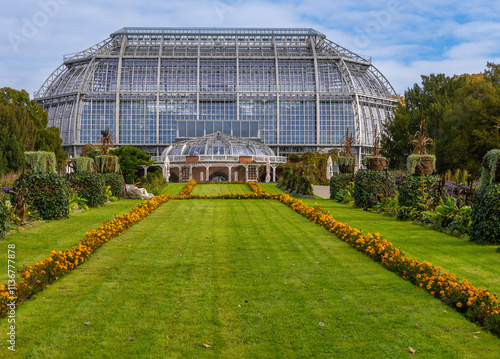 Gewächshaus im Botanischen Garten, Berlin, Deutschland photo