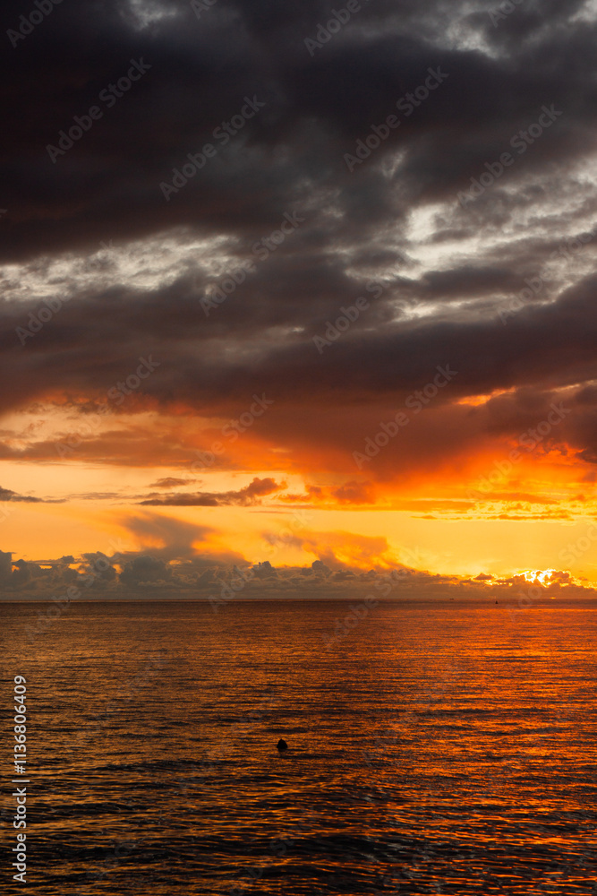 Obraz premium sunset over the sea