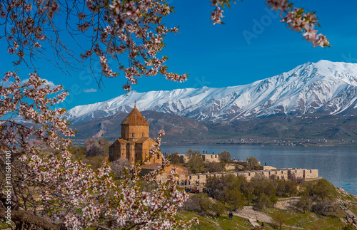 Obraz na płótnie Akdamar Island in Van Lake. The Armenian Cathedral Church of the Holy Cross - Akdamar, Turkey w salonie