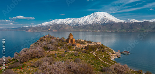 Obraz na płótnie Akdamar Island in Van Lake. The Armenian Cathedral Church of the Holy Cross - Akdamar, Turkey w salonie