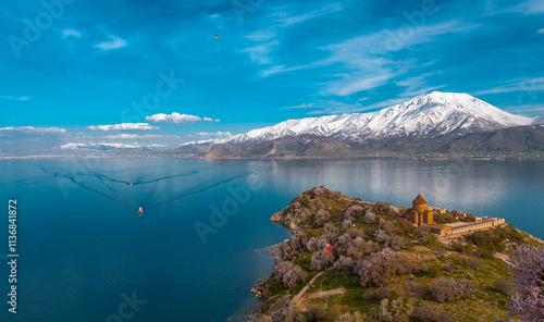 Obraz na płótnie Akdamar Island in Van Lake. The Armenian Cathedral Church of the Holy Cross - Akdamar, Turkey w salonie