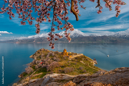 Obraz na płótnie Akdamar Island in Van Lake. The Armenian Cathedral Church of the Holy Cross - Akdamar, Turkey w salonie