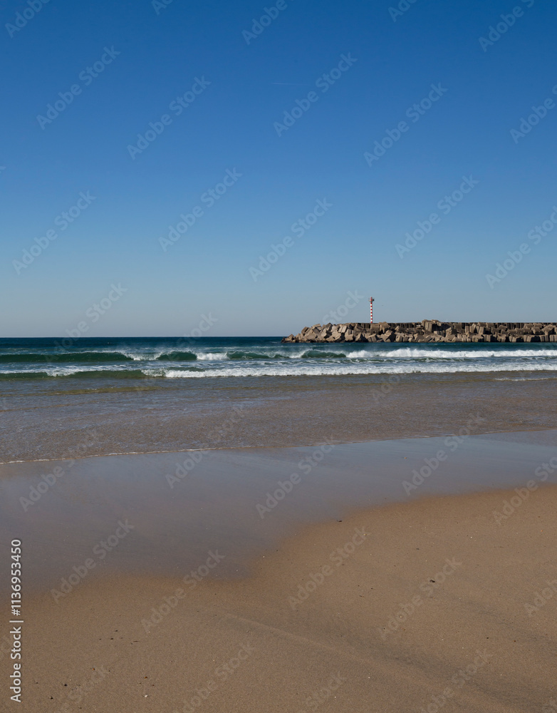 Paisagem de praia a norte de Portugal. Vila Praia de Ancora Praia de bandeira azul sinonimo de qualidade de aguas. Paisagem de praia a norte de Portugal. Vila Praia de Ancora Praia de bandeira azul sinonimo de qualidade de aguas.
