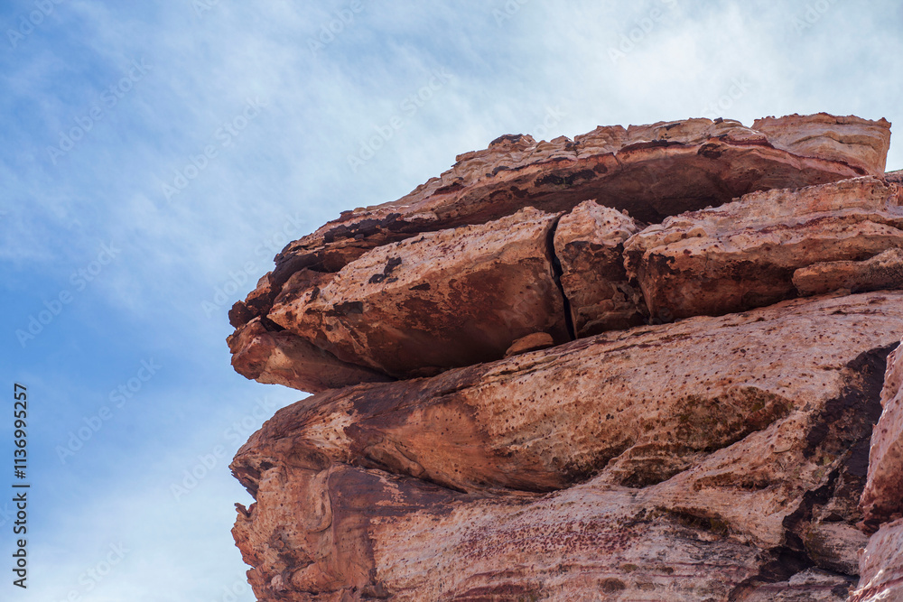 Fototapeta premium Boulder in the Desert Sky