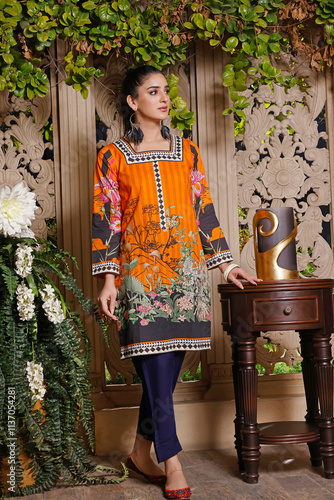 Cuadro en lienzo A Pakistani Model is wearing traditional dress Shalwar kameez - Kurti
