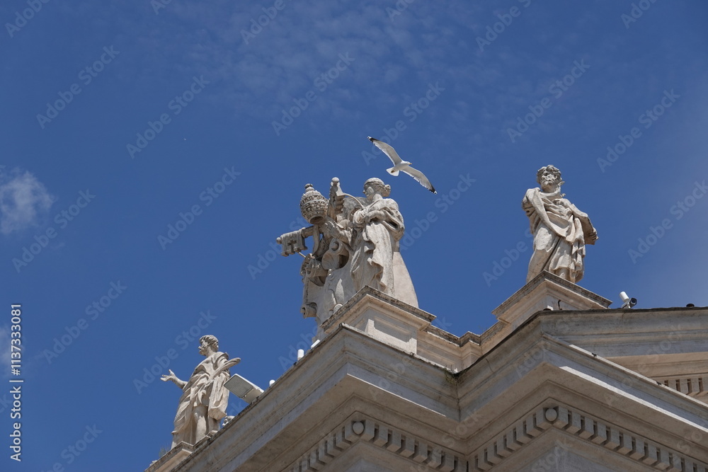 Naklejka premium Marble statues in the Vatican