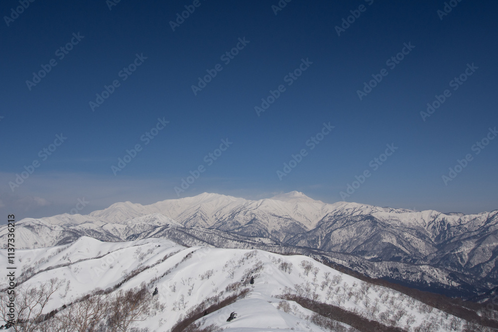 Obraz premium 白山と青空
