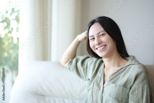 Asian woman posing looking at camera at home Free Download Asian woman posing looking at camera at home - GFXLoad