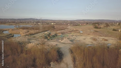 Elements of equipment for the extraction and sorting of rubble. Production of construction materials. Metal construction for working with stone and rocks. Slag of gravel under the conveyor belt